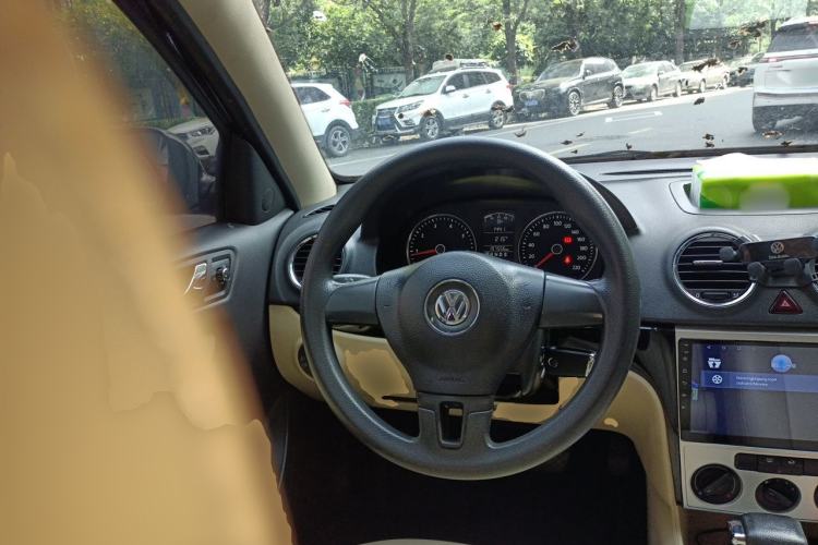 Used Volkswagen Lavida 2011 1.6L Automatic Premium Edition Steering Wheel