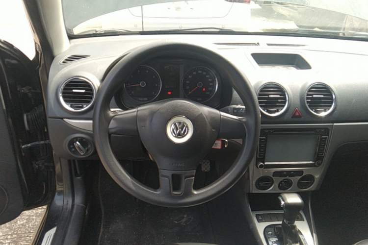 Used Volkswagen Lavida 2011 1.6L Automatic Premium Edition Steering Wheel