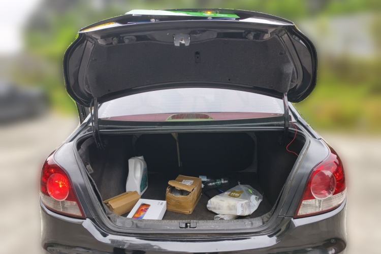 Used Volkswagen Lavida 2011 1.6L Automatic Premium Edition Trunk