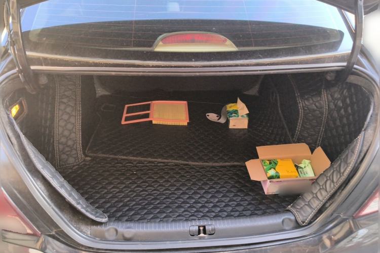Used Volkswagen Lavida 2011 1.6L Automatic PinYou Edition Trunk