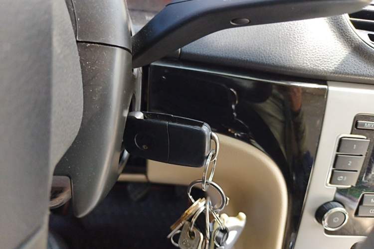 Used Volkswagen Lavida 2011 1.6L Manual - Premium Edition Vehicle Key