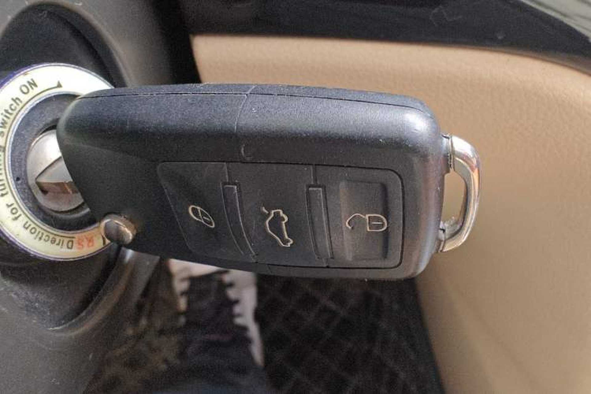 Used Volkswagen Lavida 2011 1.6L Automatic Premium Edition Vehicle Key