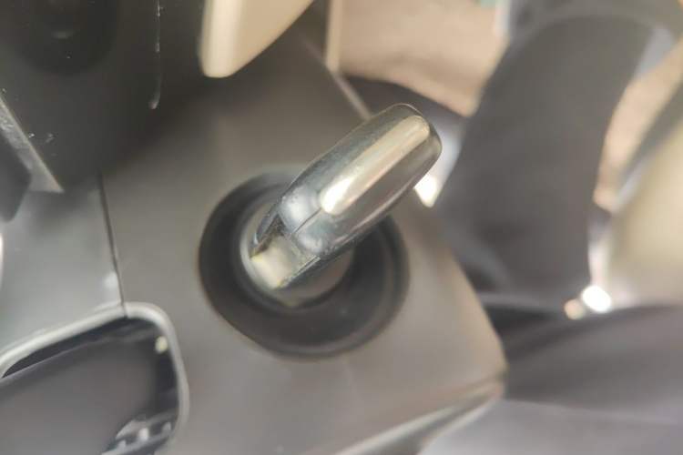 Used Volkswagen Lavida 2011 1.6L Manual - Premium Edition Vehicle Key