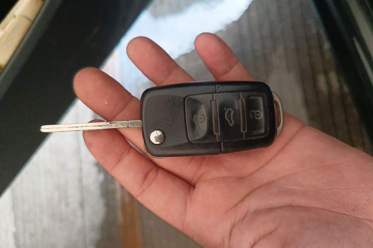Used Volkswagen Lavida 2011 1.6L Automatic Premium Edition Vehicle Key