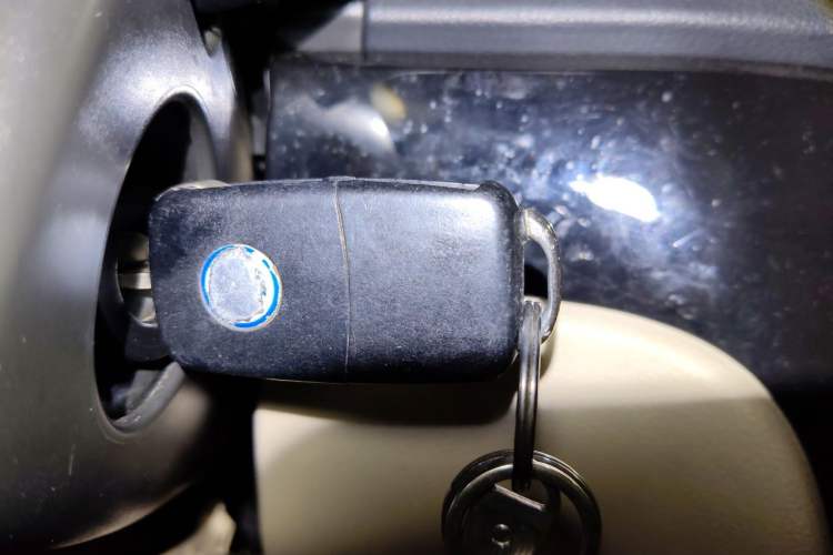 Used Volkswagen Lavida 2011 1.6L Manual - Premium Edition Vehicle Key
