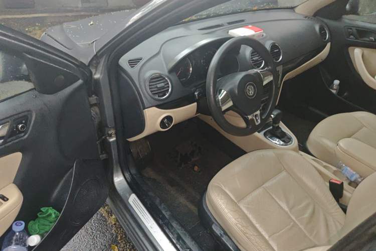 Used Volkswagen Lavida 2011 1.6L Automatic Premium Edition Driver Seat