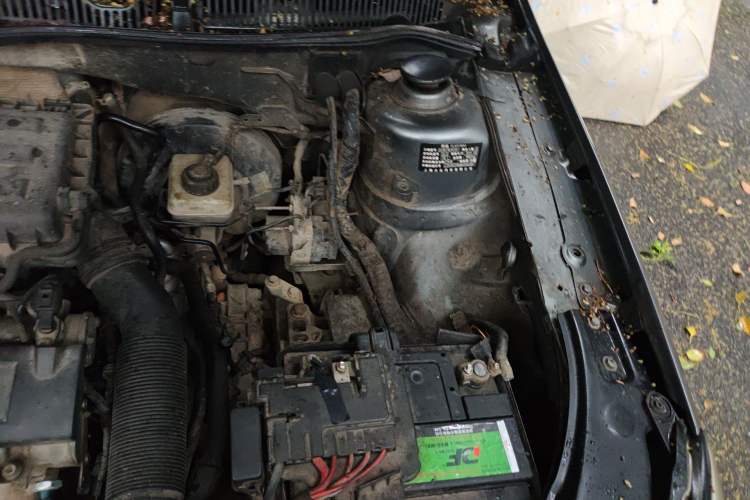Used Volkswagen Lavida 2011 1.6L Automatic Premium Edition Engine Bay Left
