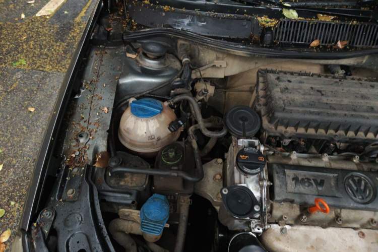 Used Volkswagen Lavida 2011 1.6L Automatic Premium Edition Engine Bay Right