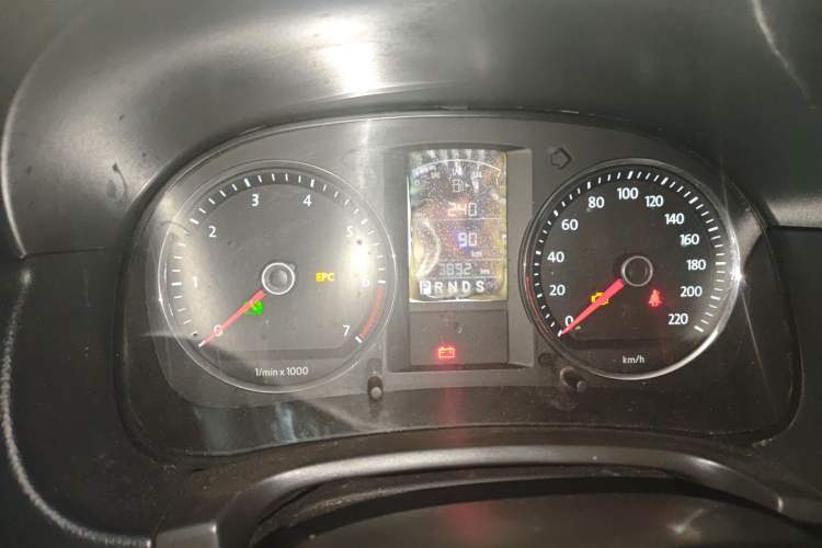 Used Volkswagen Lavida 2011 1.6L Automatic Premium Edition Instrument Cluster