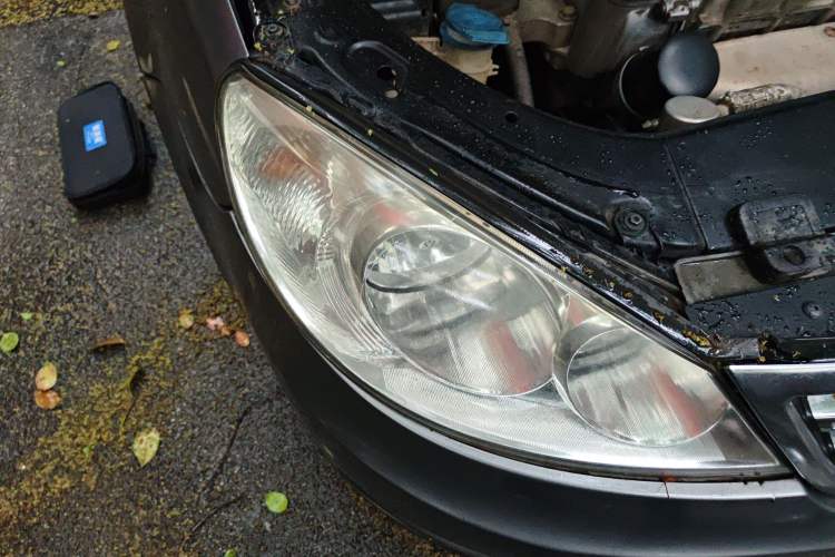 Used Volkswagen Lavida 2011 1.6L Automatic Premium Edition Right Front Headlight