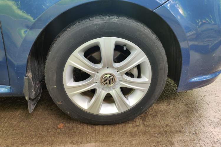 Used Volkswagen Lavida 2011 1.4 TSI DSG Prestige Edition Right Front Wheel Hub