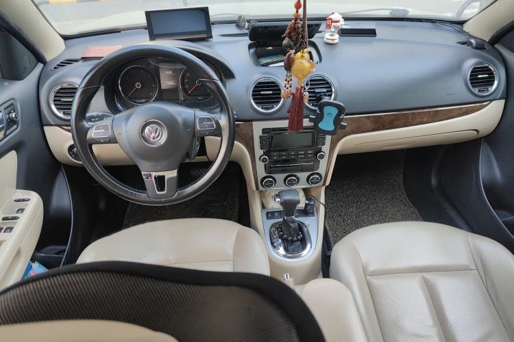 Used Volkswagen Lavida 2011 1.6L Automatic Pinxuan Edition Interior 2