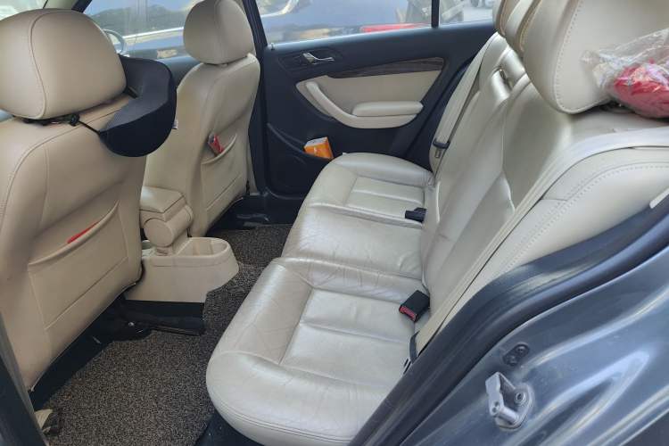 Used Volkswagen Lavida 2011 1.6L Automatic Pinxuan Edition Interior 4