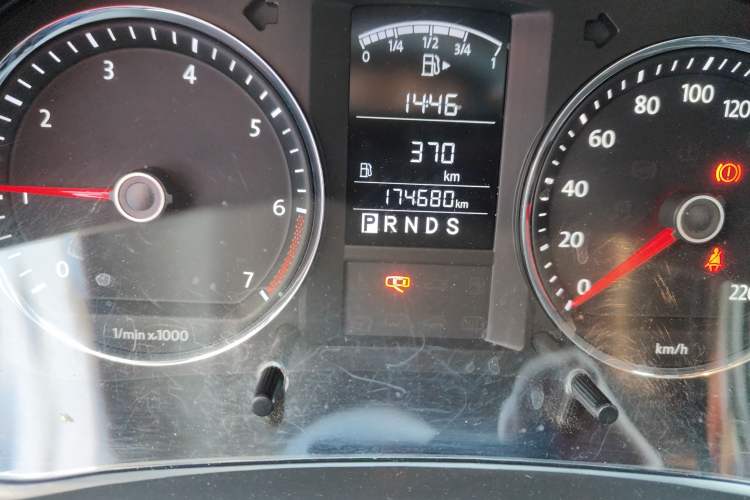Used Volkswagen Lavida 2011 1.6L Automatic Pinxuan Edition Odometer Close Up
