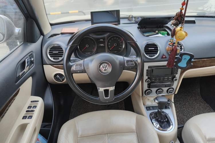 Used Volkswagen Lavida 2011 1.6L Automatic Pinxuan Edition Steering Wheel