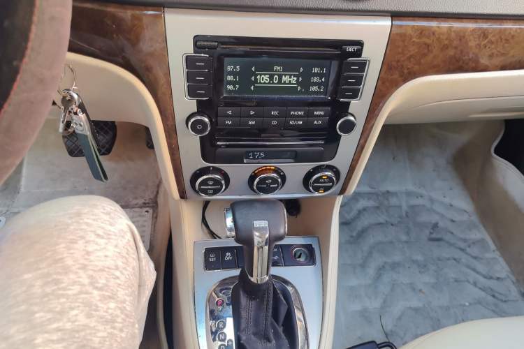 Used Volkswagen Lavida 2011 1.4 TSI DSG Prestige Edition Audio And AC Panel