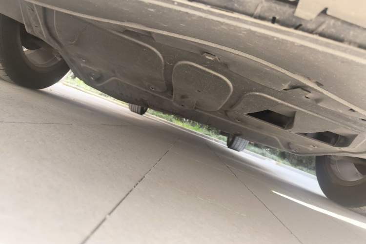 Used Volkswagen Lavida 2011 1.6L Manual - Premium Edition Chassis Front