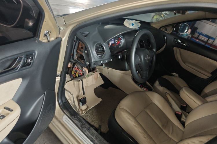 Used Volkswagen Lavida 2011 1.6L Automatic Premium Edition Driver Seat