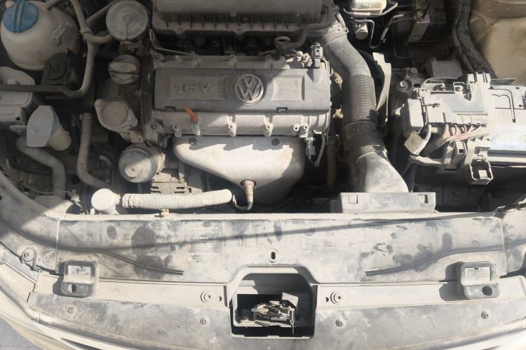 Used Volkswagen Lavida 2011 1.6L Manual - Premium Edition Engine Bay