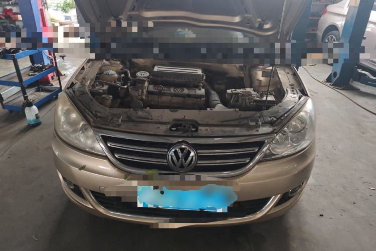 Used Volkswagen Lavida 2011 1.6L Automatic Premium Edition Engine Bay