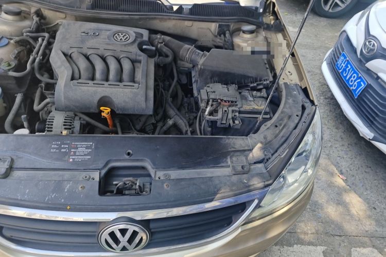 Used Volkswagen Lavida 2011 2.0L Automatic Premium Edition Engine Bay Left