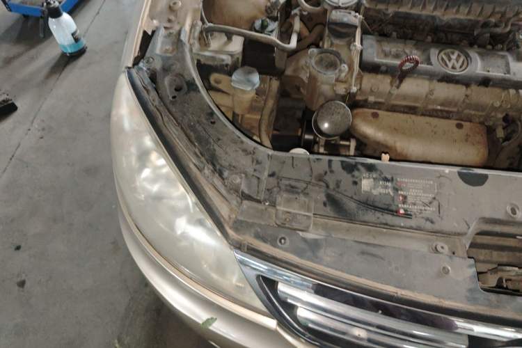 Used Volkswagen Lavida 2011 1.6L Automatic Premium Edition Engine Bay Right