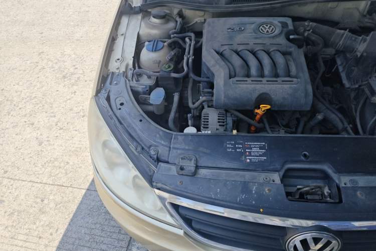 Used Volkswagen Lavida 2011 2.0L Automatic Premium Edition Engine Bay Right