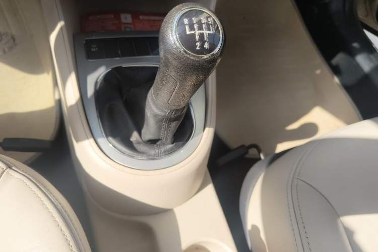 Used Volkswagen Lavida 2011 1.6L Manual - Premium Edition Gear Lever