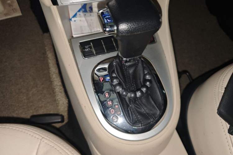 Used Volkswagen Lavida 2011 1.6L Automatic Premium Edition Gear Lever