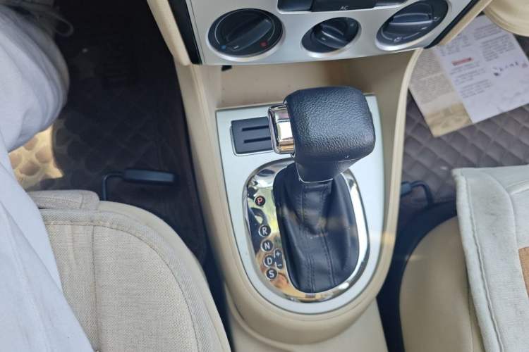 Used Volkswagen Lavida 2011 2.0L Automatic Premium Edition Gear Lever