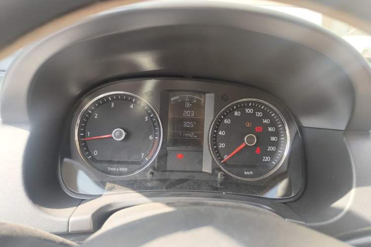 Used Volkswagen Lavida 2011 1.6L Manual - Premium Edition Instrument Cluster
