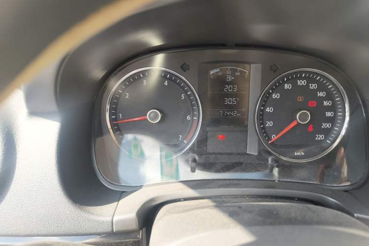 Used Volkswagen Lavida 2011 1.6L Manual - Premium Edition Odometer Close Up