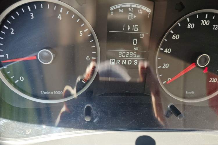 Used Volkswagen Lavida 2011 2.0L Automatic Premium Edition Odometer Close Up