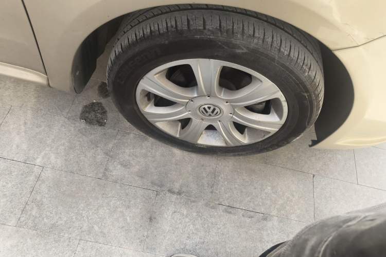 Used Volkswagen Lavida 2011 1.6L Manual - Premium Edition Right Front Wheel Hub