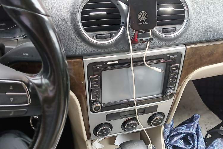 Used Volkswagen Lavida 2011 1.6L Automatic Pinxuan Edition Audio And AC Panel