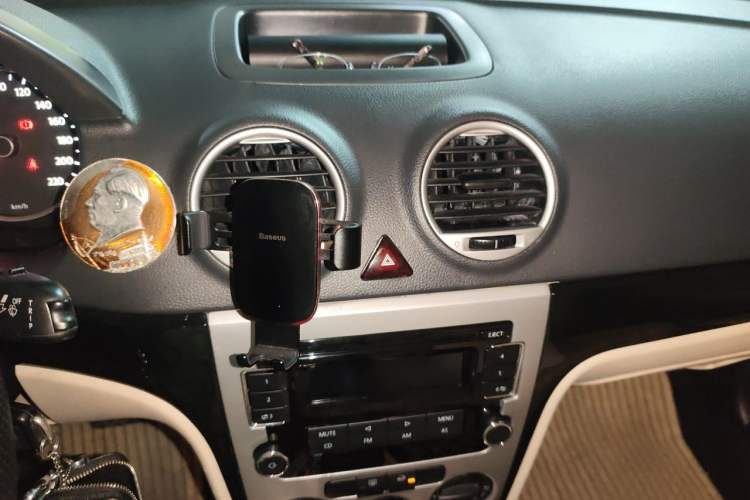 Used Volkswagen Lavida 2011 1.6L Automatic PinYou Edition Audio And AC Panel