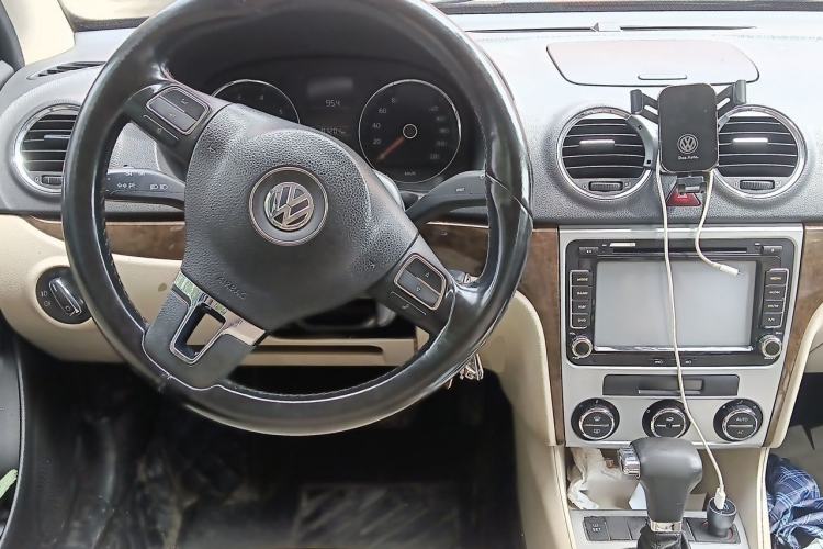 Used Volkswagen Lavida 2011 1.6L Automatic Pinxuan Edition Center Console