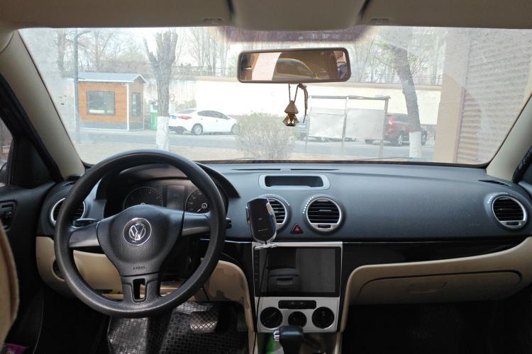 Used Volkswagen Lavida 2011 2.0L Automatic Premium Edition Center Console