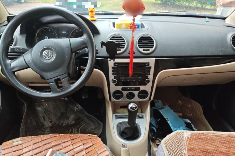 Used Volkswagen Lavida 2011 1.6L Manual Joy Version Center Console