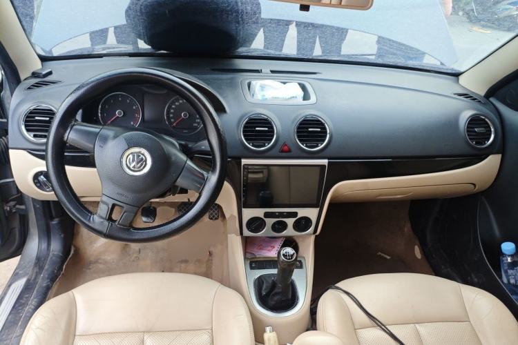 Used Volkswagen Lavida 2011 1.4 TSI Manual Prestige Edition Center Console