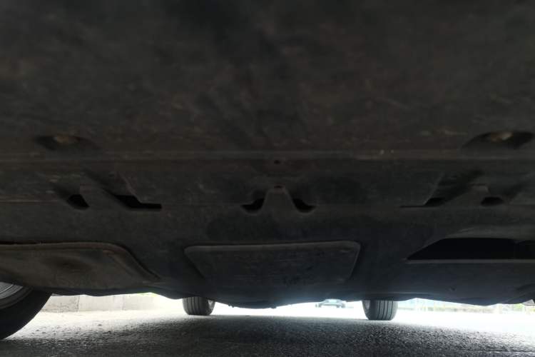 Used Volkswagen Lavida 2011 1.6L Automatic Premium Edition Chassis Front