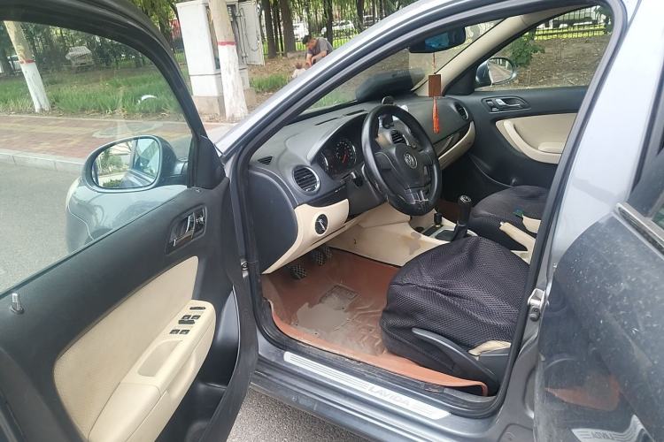 Used Volkswagen Lavida 2011 1.6L Manual - Premium Edition Driver Seat