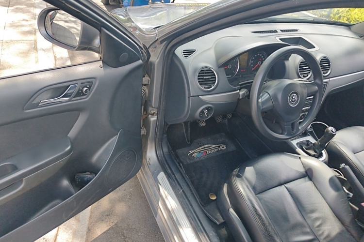Used Volkswagen Lavida 2011 1.6L Manual - Premium Edition Driver Seat