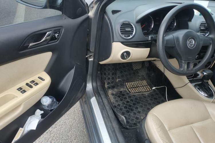 Used Volkswagen Lavida 2011 1.6L Automatic Premium Edition Driver Seat