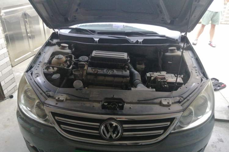 Used Volkswagen Lavida 2011 1.6L Automatic Premium Edition Engine Bay