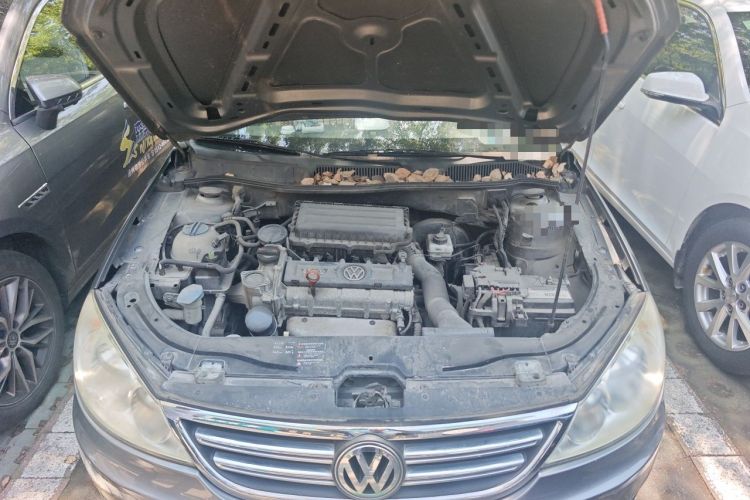 Used Volkswagen Lavida 2011 1.6L Manual - Premium Edition Engine Bay