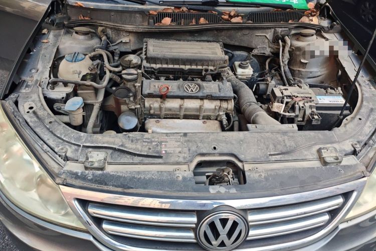 Used Volkswagen Lavida 2011 1.6L Automatic Premium Edition Engine Bay