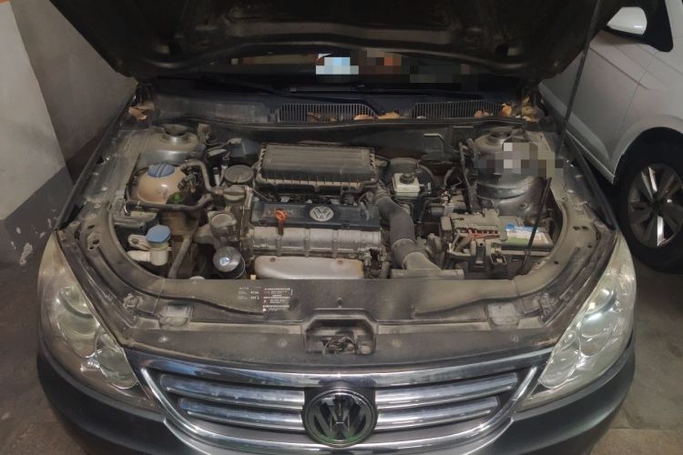 Used Volkswagen Lavida 2011 1.6L Automatic Premium Edition Engine Bay