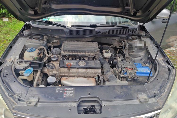 Used Volkswagen Lavida 2011 1.6L Automatic Premium Edition Engine Bay