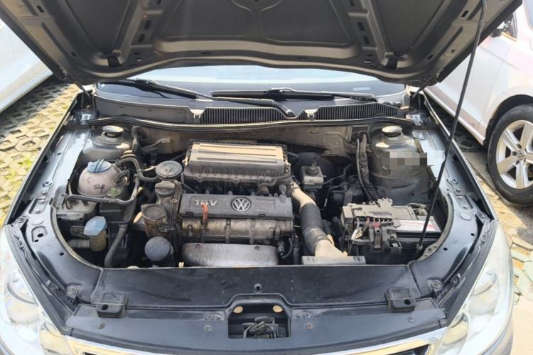 Used Volkswagen Lavida 2011 1.6L Automatic Premium Edition Engine Bay